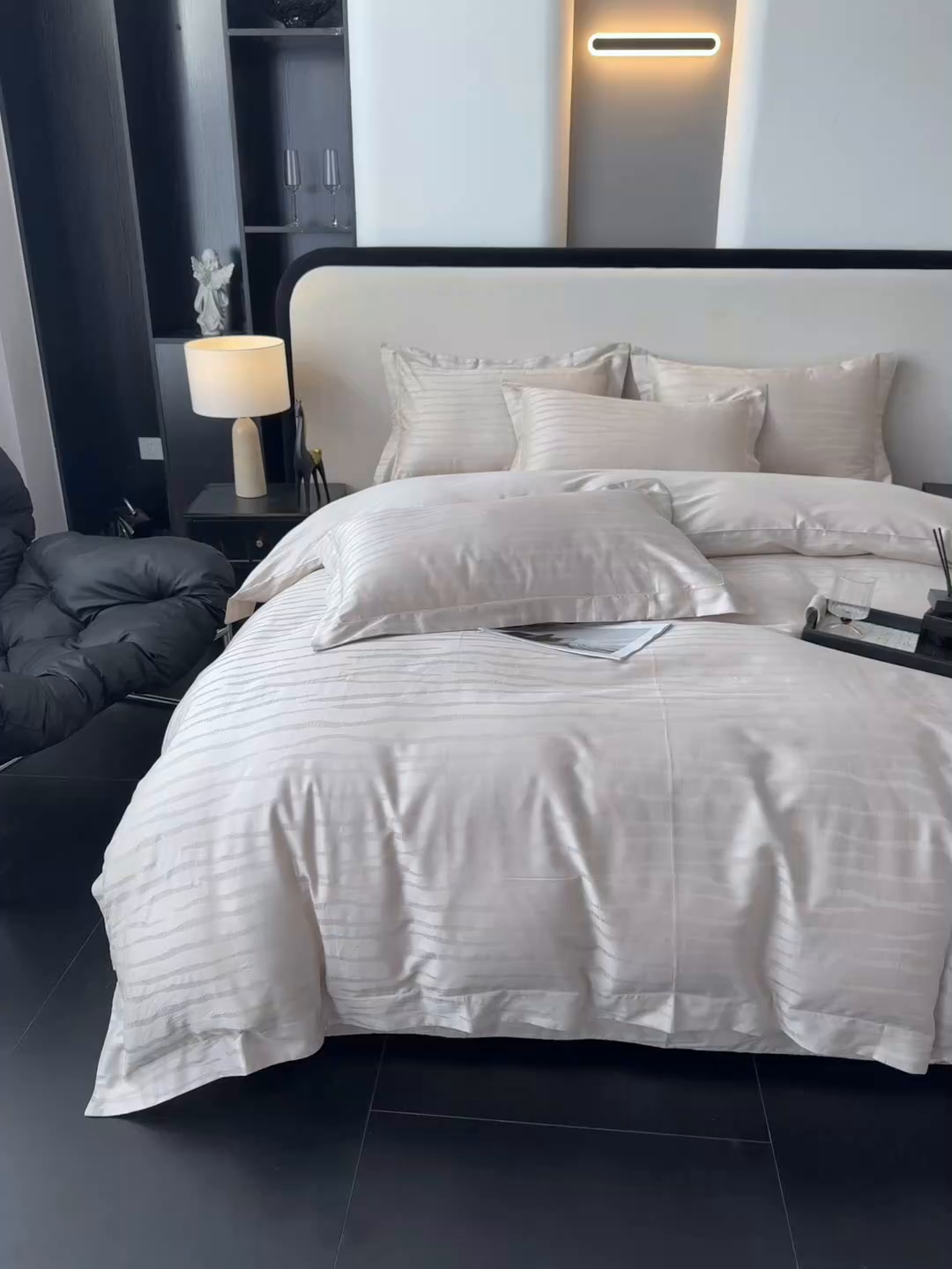 91家纺网 家纺一手货源 找家纺 金昱纺 2025新款50双股100支长绒棉贡缎提花高定四件套琉璃·香槟色