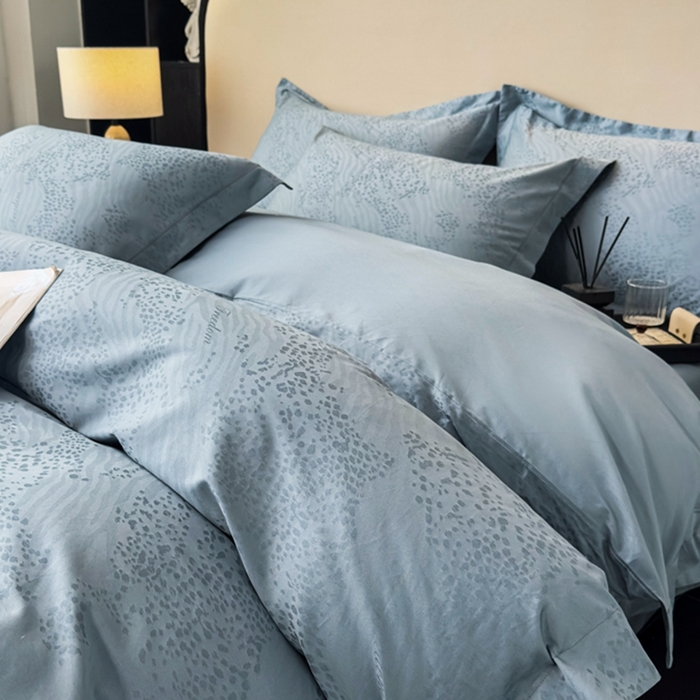 91家纺网 家纺一手货源 找家纺 金昱纺 2025新款50双股100支长绒棉贡缎提花高定四件套轻奢部落·极岩兰