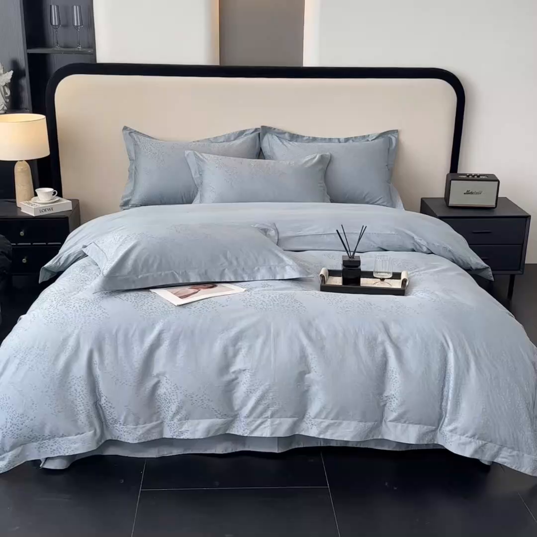 91家纺网 家纺一手货源 找家纺 金昱纺 2025新款50双股100支长绒棉贡缎提花高定四件套轻奢部落·极岩兰