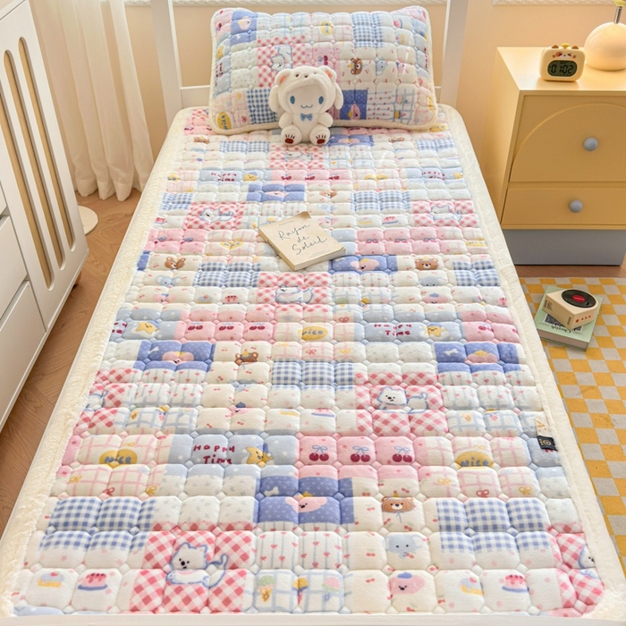 91家纺网 家纺一手货源 找家纺 爱屋及屋 2025新款牛奶绒印花床垫-宿舍床 快乐萌宠