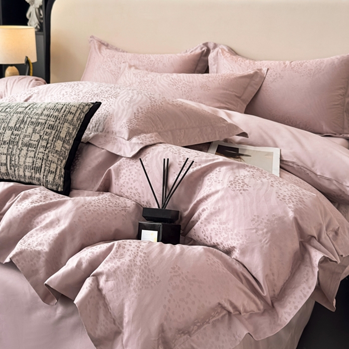 91家纺网 家纺一手货源 找家纺 金昱纺 2025新款50双股100支长绒棉贡缎提花高定四件套轻奢部落·玉粉