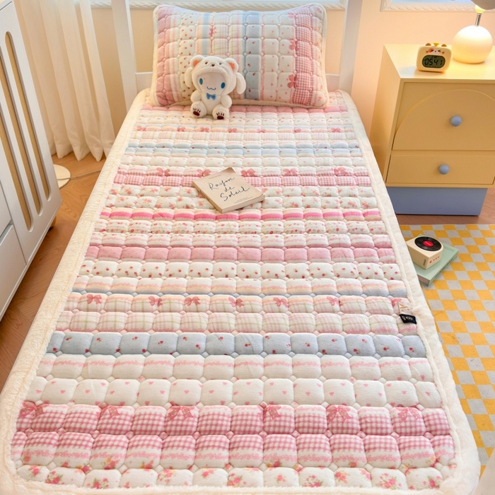 91家纺网 家纺一手货源 找家纺 爱屋及屋 2025新款牛奶绒印花床垫-宿舍床 暖漾甜梦