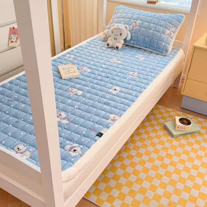 91家纺网 家纺一手货源 找家纺 爱屋及屋 2025新款牛奶绒印花床垫-宿舍床 点点萌狗