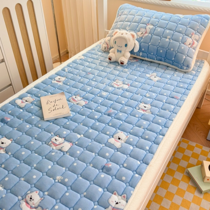 91家纺网 家纺一手货源 找家纺 爱屋及屋 2025新款牛奶绒印花床垫-宿舍床 点点萌狗