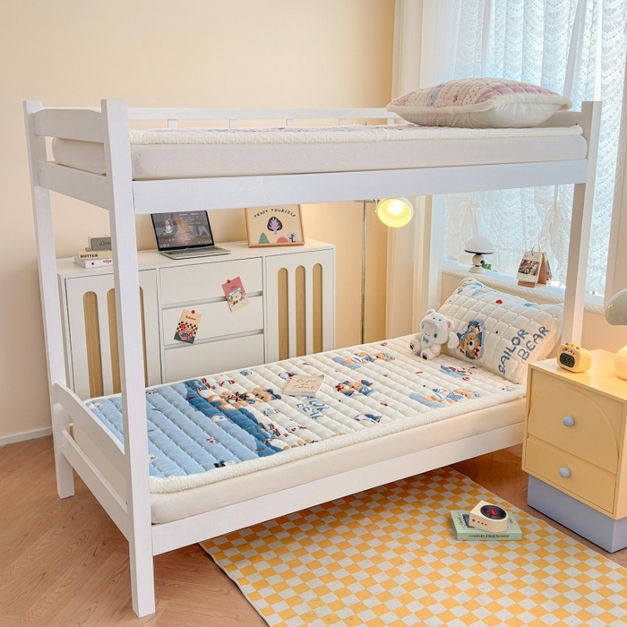 91家纺网 家纺一手货源 找家纺 爱屋及屋 2025新款牛奶绒印花床垫-宿舍床 冲浪小熊