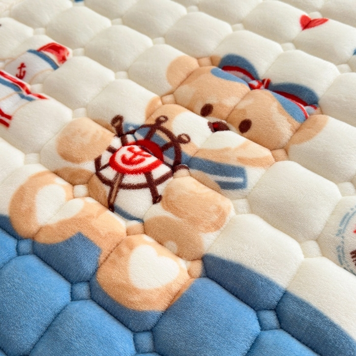 91家纺网 家纺一手货源 找家纺 爱屋及屋 2025新款牛奶绒印花床垫-宿舍床 冲浪小熊