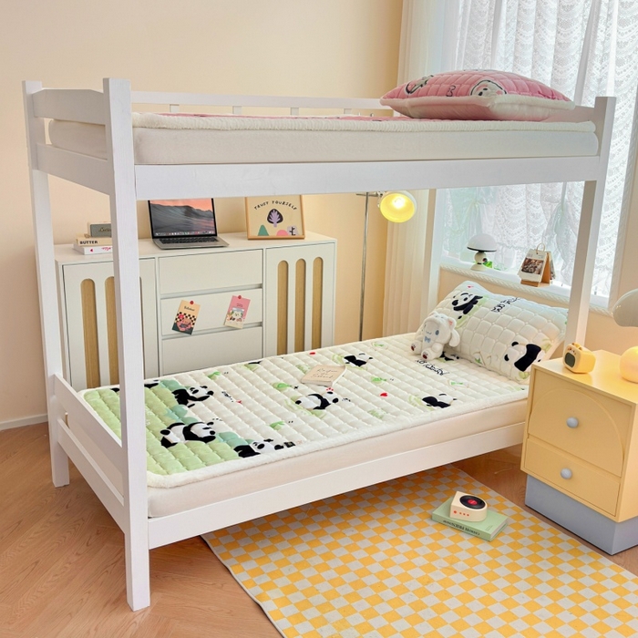 91家纺网 家纺一手货源 找家纺 爱屋及屋 2025新款牛奶绒印花床垫-宿舍床 可爱熊猫