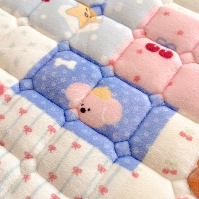 91家纺网 家纺一手货源 找家纺 爱屋及屋 2025新款牛奶绒印花床垫-宿舍床 快乐萌宠