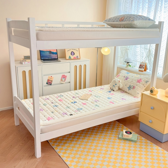 91家纺网 家纺一手货源 找家纺 爱屋及屋 2025新款牛奶绒印花床垫-宿舍床 萌萌布布