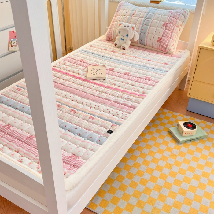 91家纺网 家纺一手货源 找家纺 爱屋及屋 2025新款牛奶绒印花床垫-宿舍床 暖漾甜梦