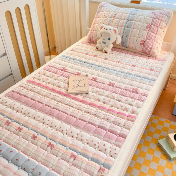 91家纺网 家纺一手货源 找家纺 爱屋及屋 2025新款牛奶绒印花床垫-宿舍床 暖漾甜梦