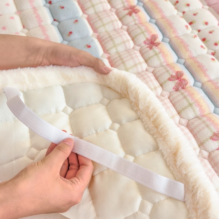 91家纺网 家纺一手货源 找家纺 爱屋及屋 2025新款牛奶绒印花床垫-宿舍床 暖漾甜梦