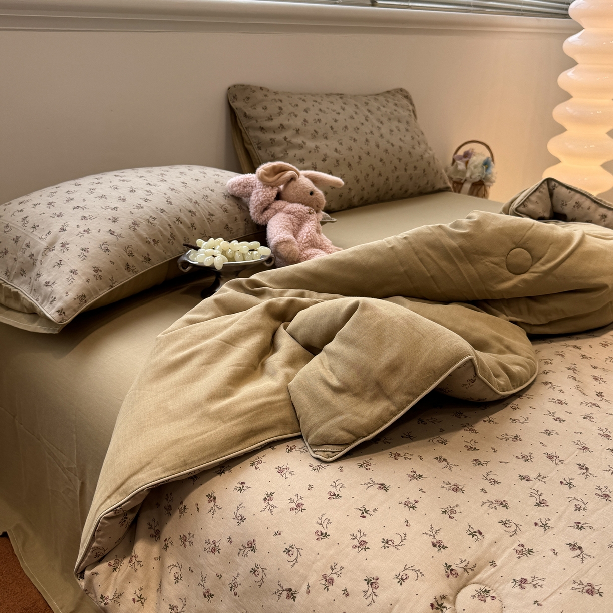 91家纺网 家纺一手货源 找家纺 一加一 2025新款40全棉双层纱印花中科抗菌被子四件套 花言