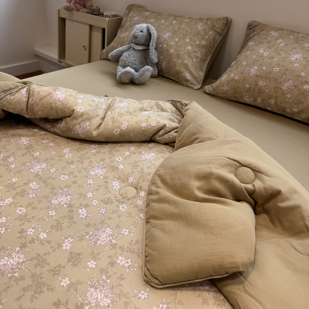 91家纺网 家纺一手货源 找家纺 一加一 2025新款40全棉双层纱印花中科抗菌被子四件套 初春