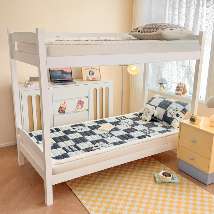 91家纺网 家纺一手货源 找家纺 爱屋及屋 2025新款牛奶绒印花床垫-宿舍床 棋盘狗