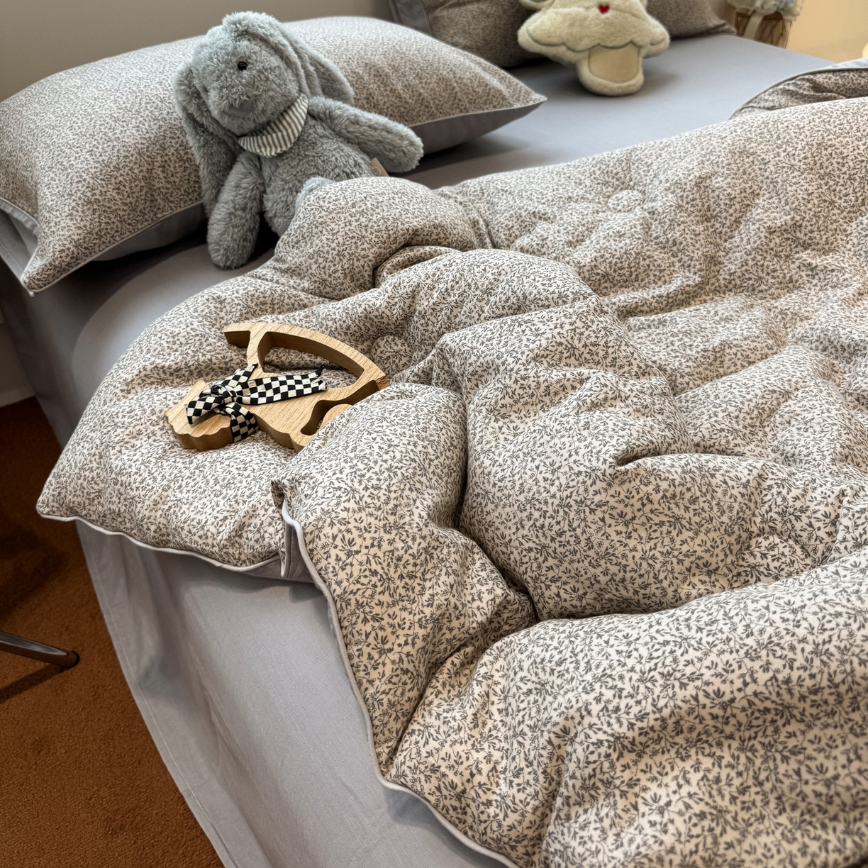 91家纺网 家纺一手货源 找家纺 一加一 2025新款40全棉双层纱印花中科抗菌被子四件套 蓝萱