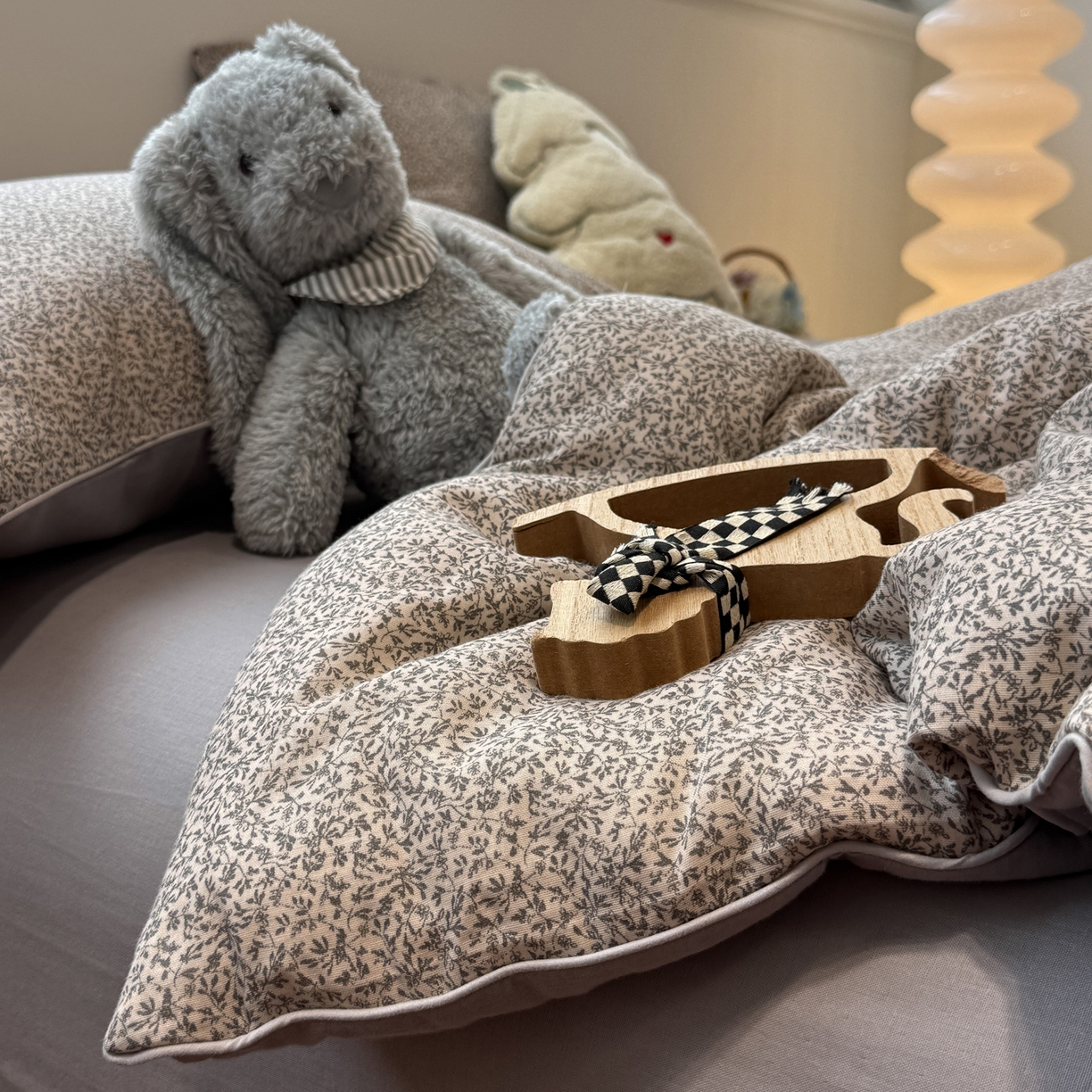 91家纺网 家纺一手货源 找家纺 一加一 2025新款40全棉双层纱印花中科抗菌被子四件套 蓝萱