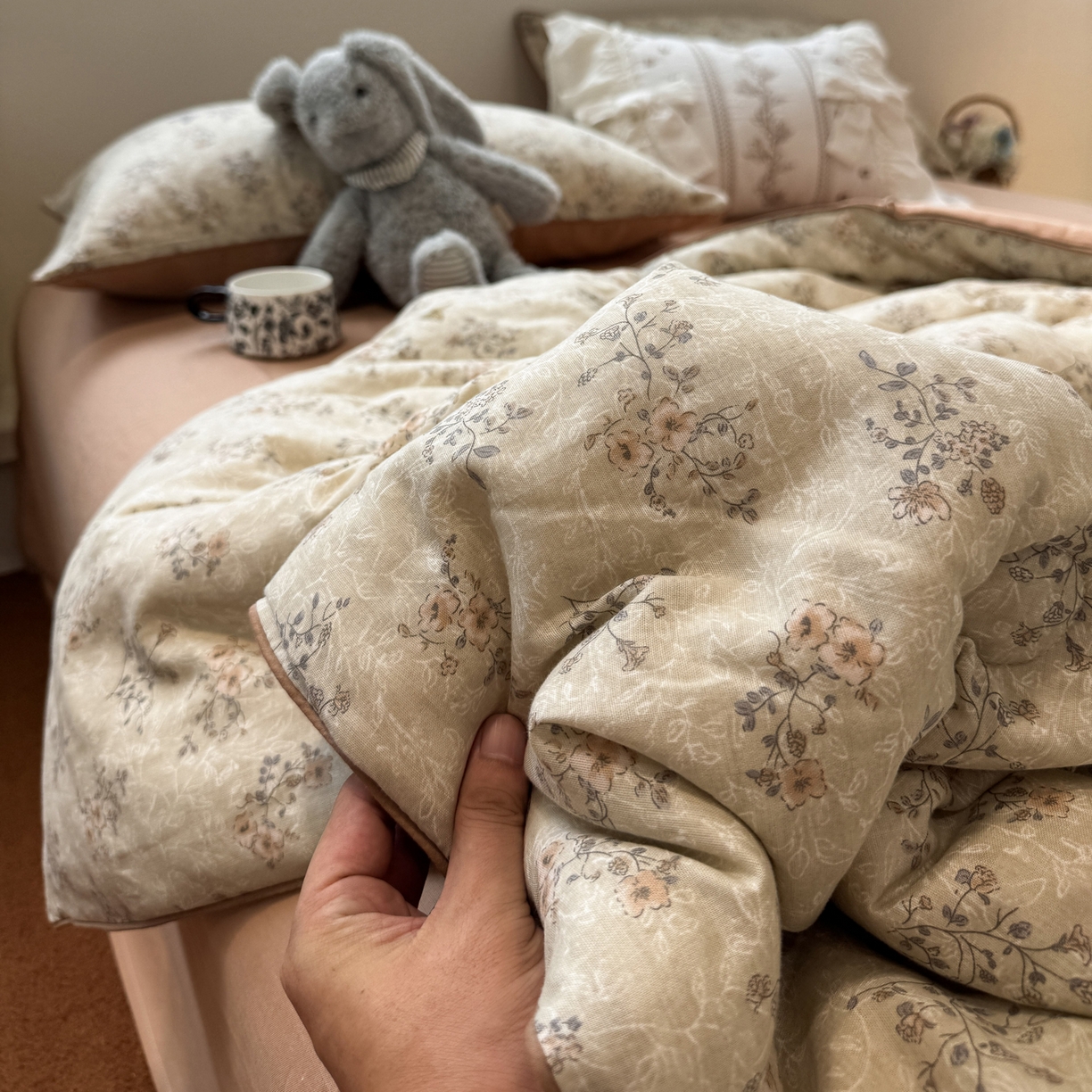 91家纺网 家纺一手货源 找家纺 一加一 2025新款40全棉双层纱印花中科抗菌被子四件套 沐风