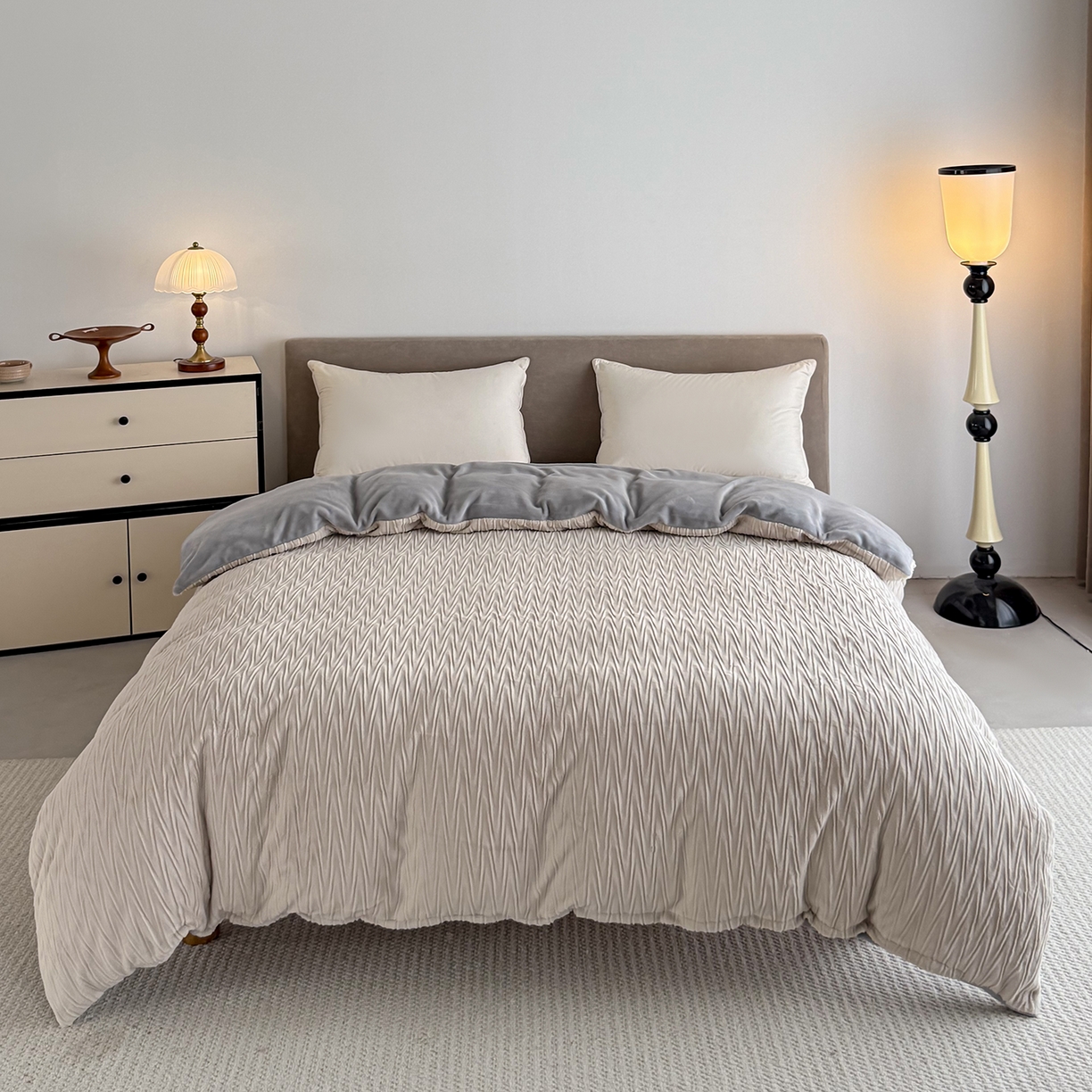 91家纺网 家纺一手货源 找家纺 锦罗绣 2025新款全消光烂花230克牛奶绒四件套 花想容