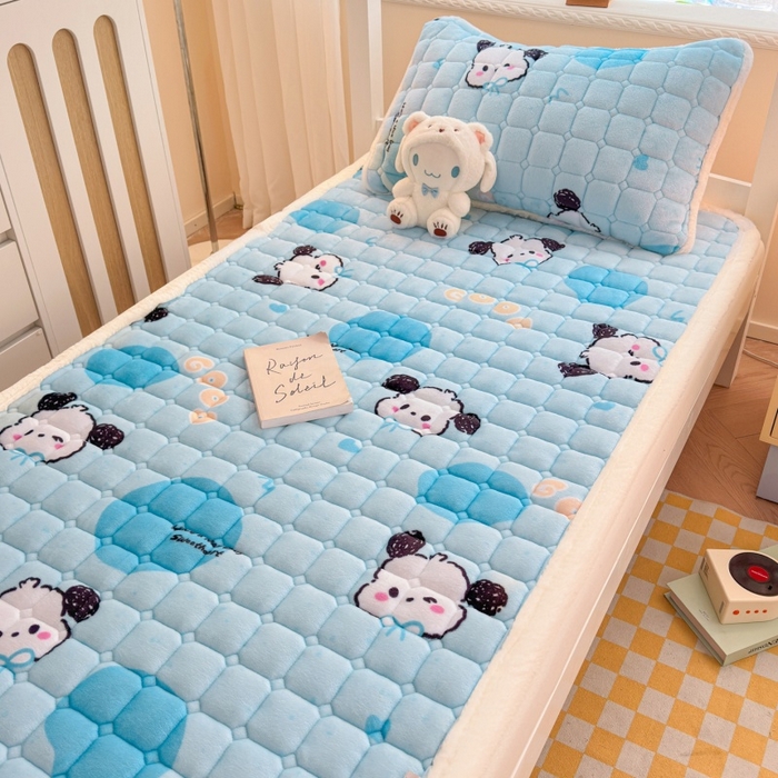 91家纺网 家纺一手货源 找家纺 爱屋及屋 2025新款牛奶绒印花床垫-宿舍床 涂鸦狗