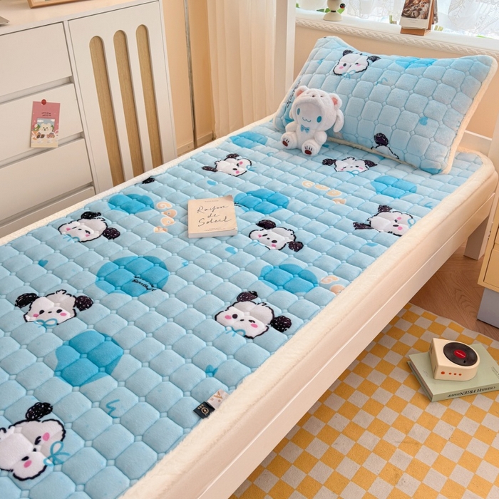 91家纺网 家纺一手货源 找家纺 爱屋及屋 2025新款牛奶绒印花床垫-宿舍床 涂鸦狗