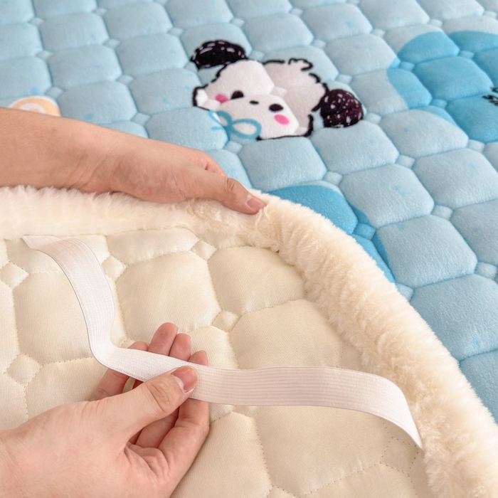 91家纺网 家纺一手货源 找家纺 爱屋及屋 2025新款牛奶绒印花床垫-宿舍床 涂鸦狗