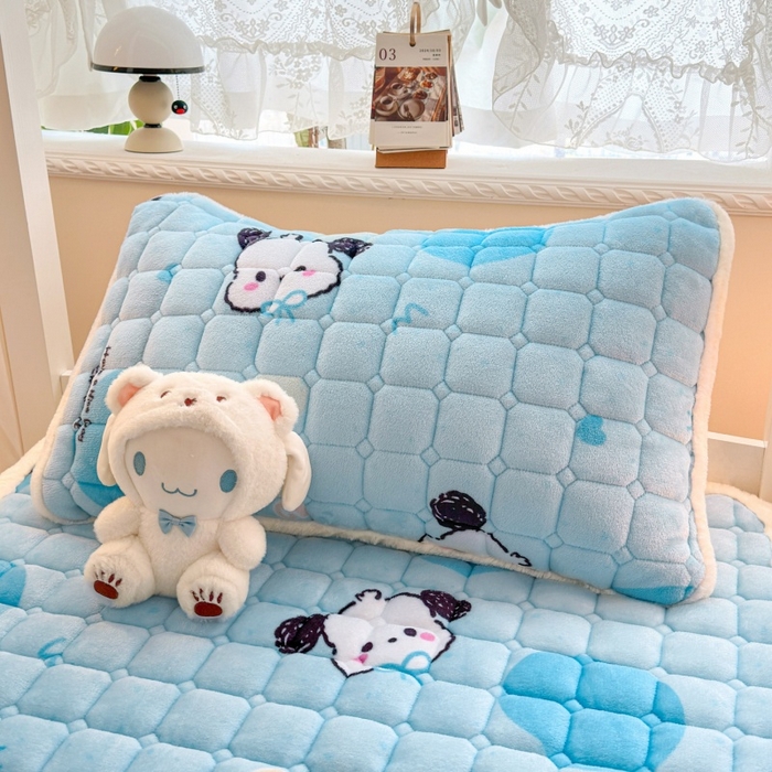 91家纺网 家纺一手货源 找家纺 爱屋及屋 2025新款牛奶绒印花床垫-宿舍床 涂鸦狗