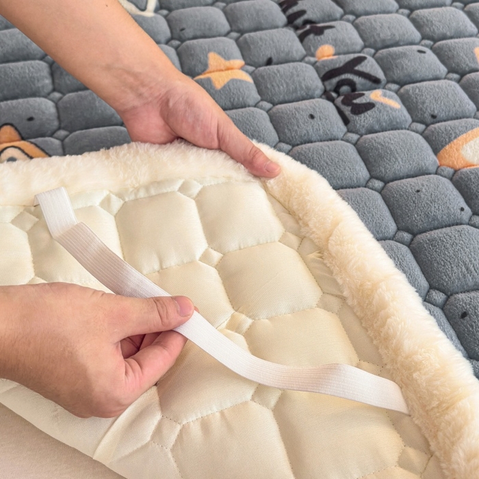 91家纺网 家纺一手货源 找家纺 爱屋及屋 2025新款牛奶绒印花床垫-宿舍床 星星灰