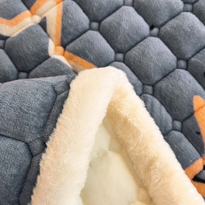 91家纺网 家纺一手货源 找家纺 爱屋及屋 2025新款牛奶绒印花床垫-宿舍床 星星灰