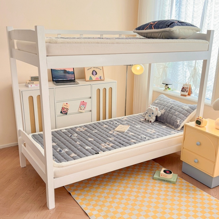 91家纺网 家纺一手货源 找家纺 爱屋及屋 2025新款牛奶绒印花床垫-宿舍床 星星小狗