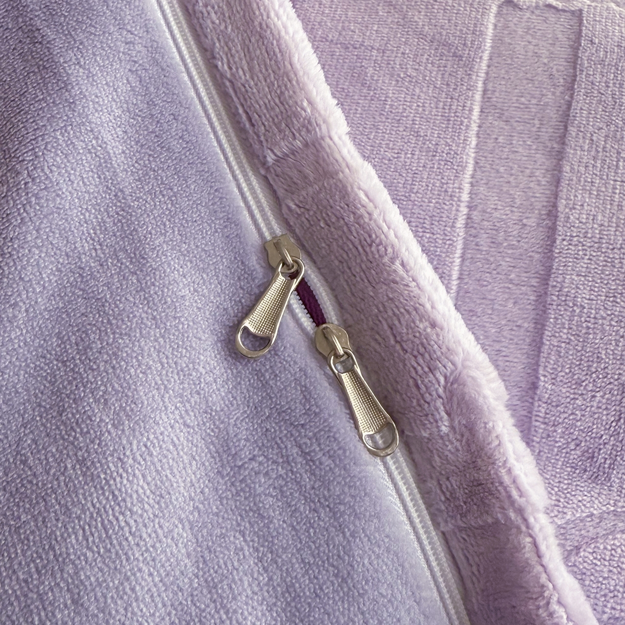 91家纺网 家纺一手货源 找家纺 锦罗绣 2025新款全消光烂花230克牛奶绒四件套 梵希