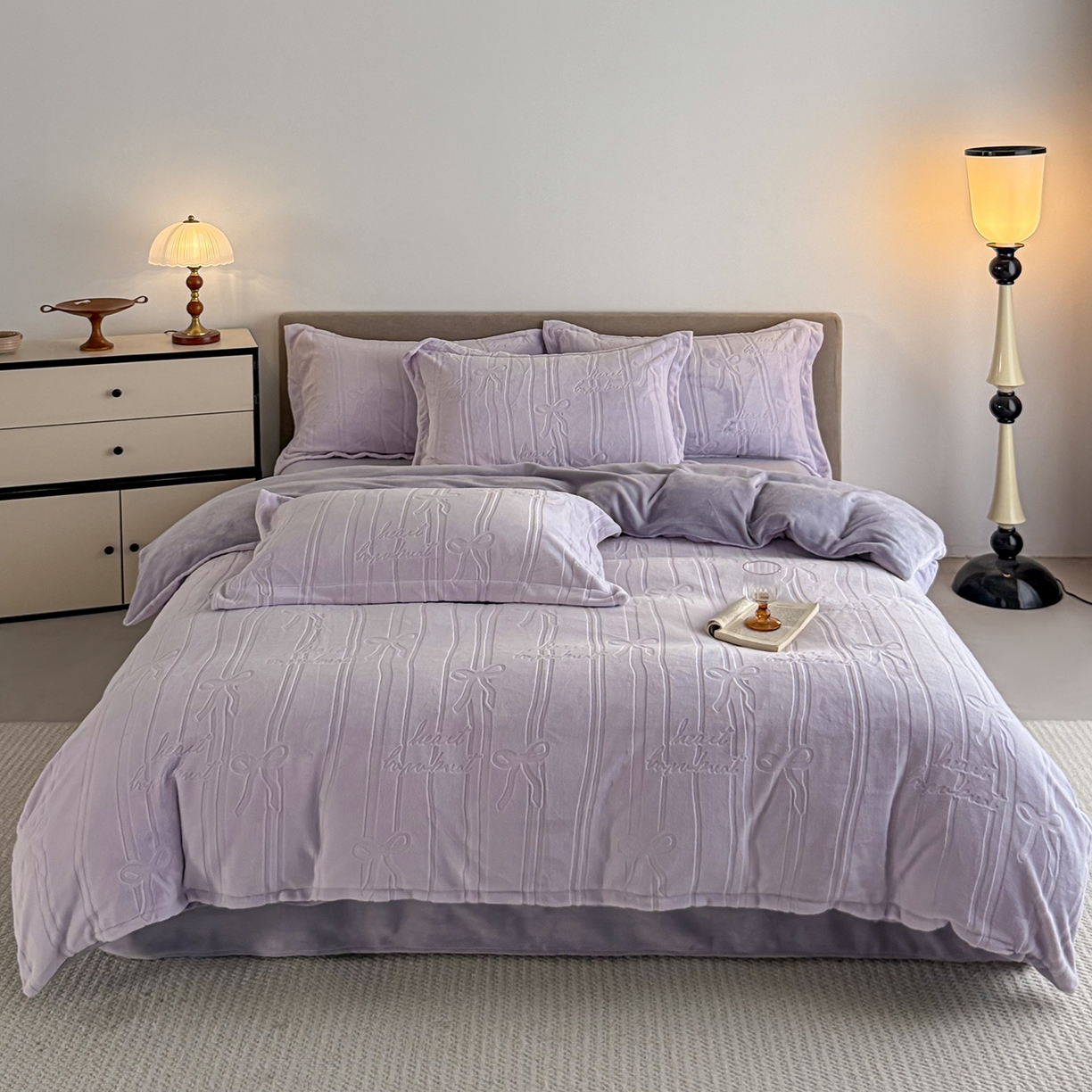 91家纺网 家纺一手货源 找家纺 锦罗绣 2025新款全消光烂花230克牛奶绒四件套 梵希