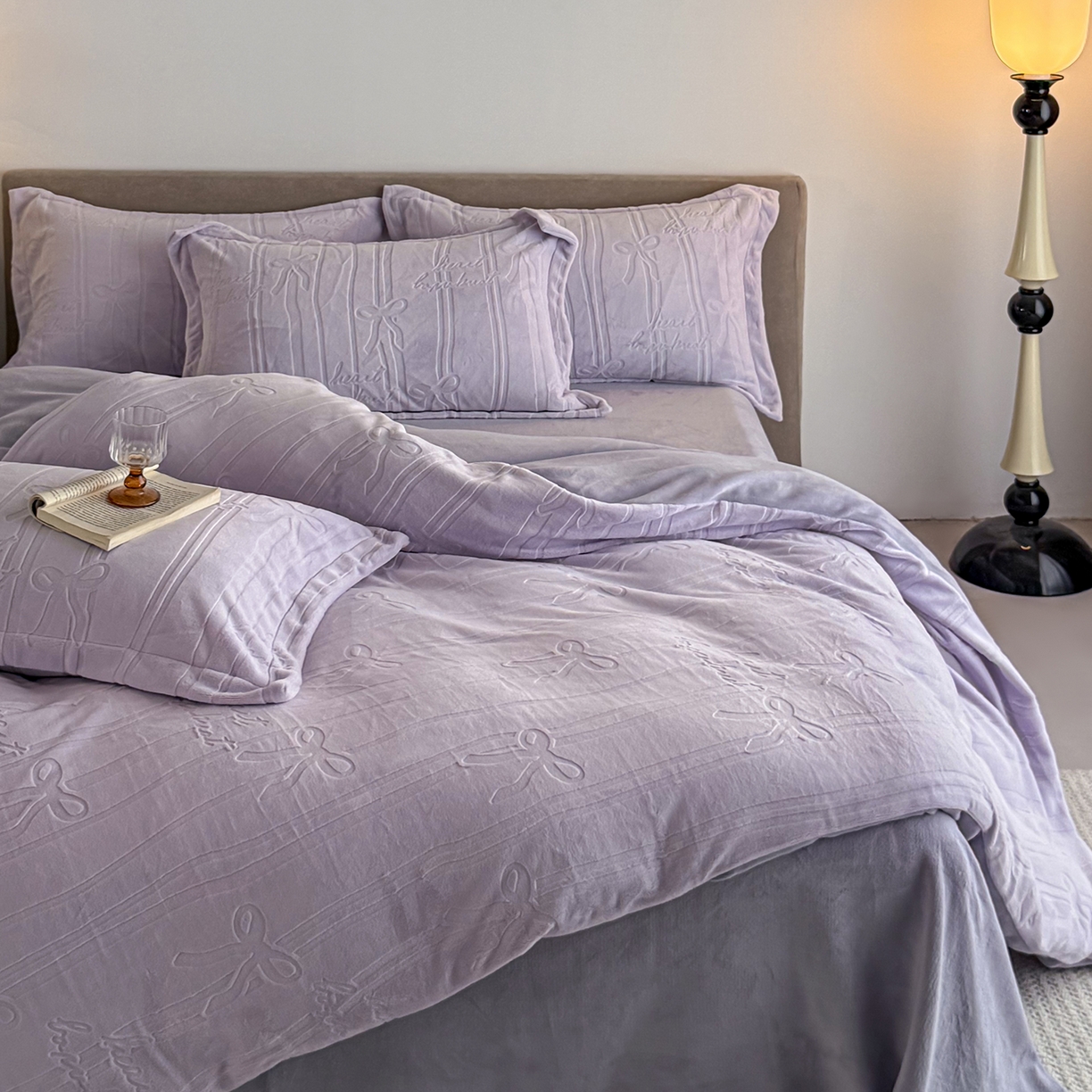 91家纺网 家纺一手货源 找家纺 锦罗绣 2025新款全消光烂花230克牛奶绒四件套 梵希