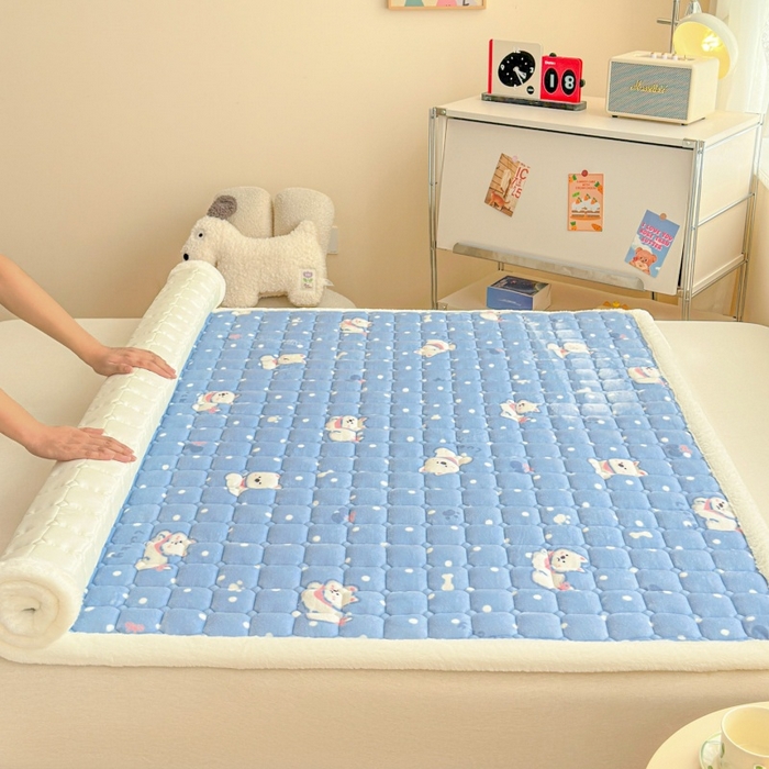 91家纺网 家纺一手货源 找家纺 爱屋及屋 2025新款牛奶绒印花床垫-大床款 点点萌狗