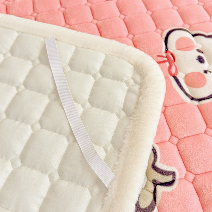 91家纺网 家纺一手货源 找家纺 爱屋及屋 2025新款牛奶绒印花床垫-大床款 粉色萌兔