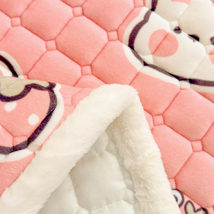 91家纺网 家纺一手货源 找家纺 爱屋及屋 2025新款牛奶绒印花床垫-大床款 粉色萌兔