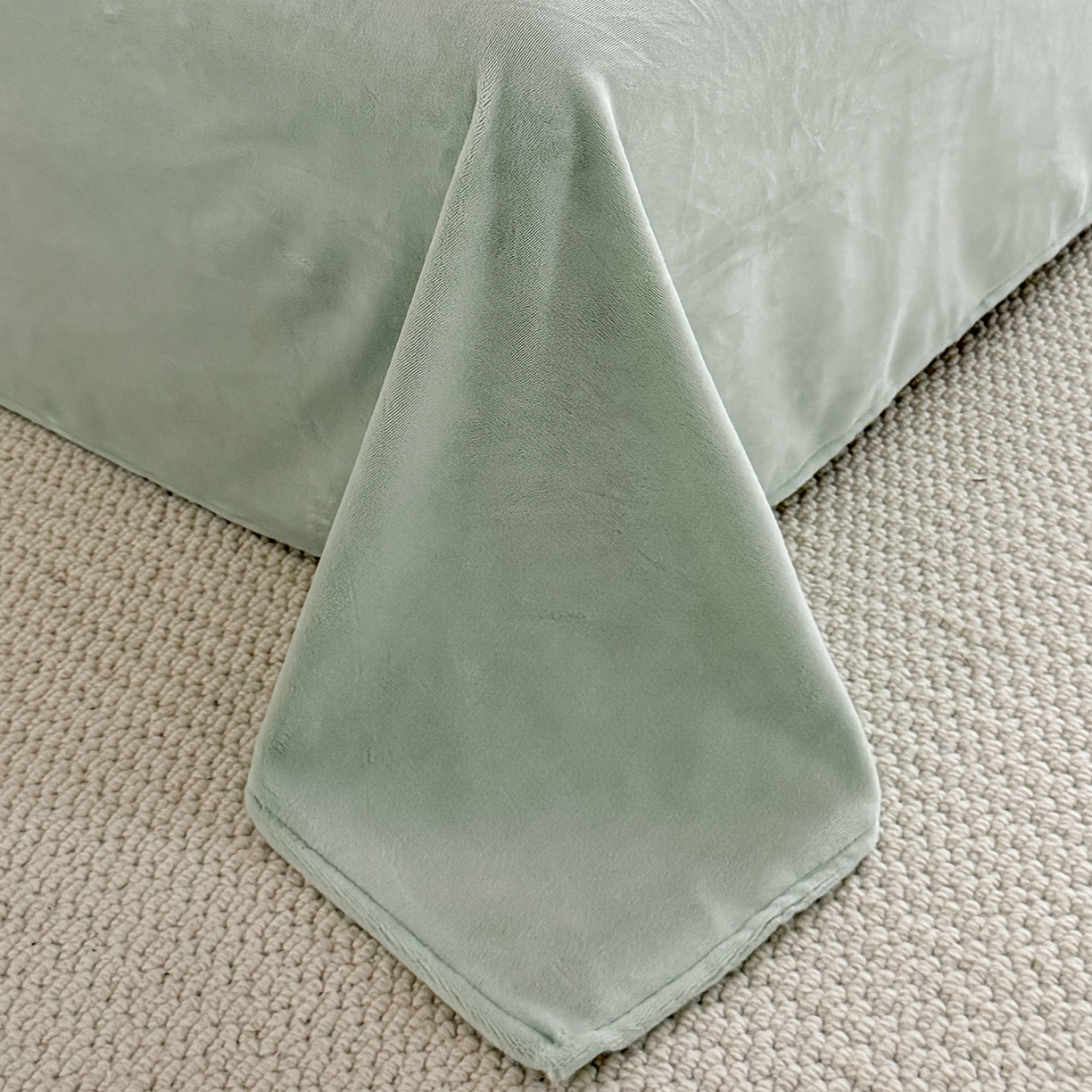 91家纺网 家纺一手货源 找家纺 锦罗绣 2025新款全消光烂花230克牛奶绒四件套 洛伊绿