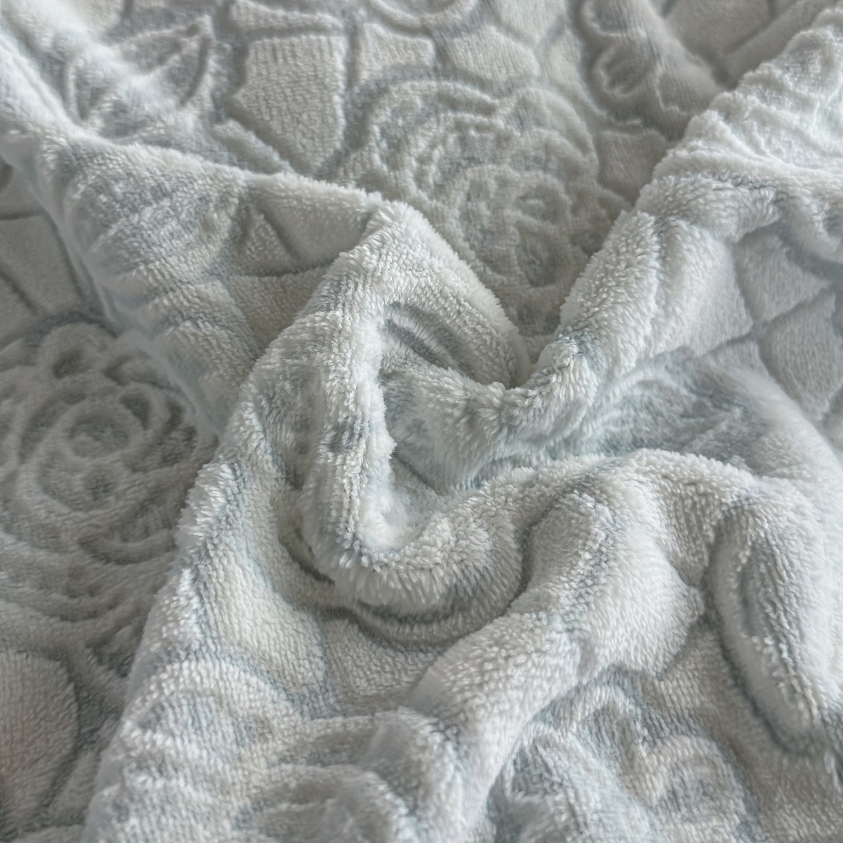 91家纺网 家纺一手货源 找家纺 锦罗绣 2025新款全消光烂花230克牛奶绒四件套 玫瑰香