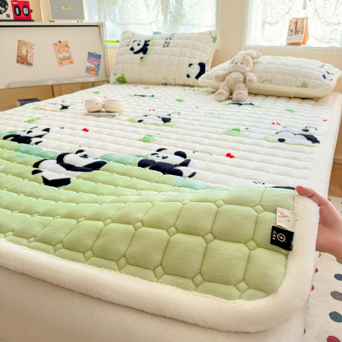 爱屋及屋 2025新款牛奶绒印花床垫-大床款 可爱熊猫
