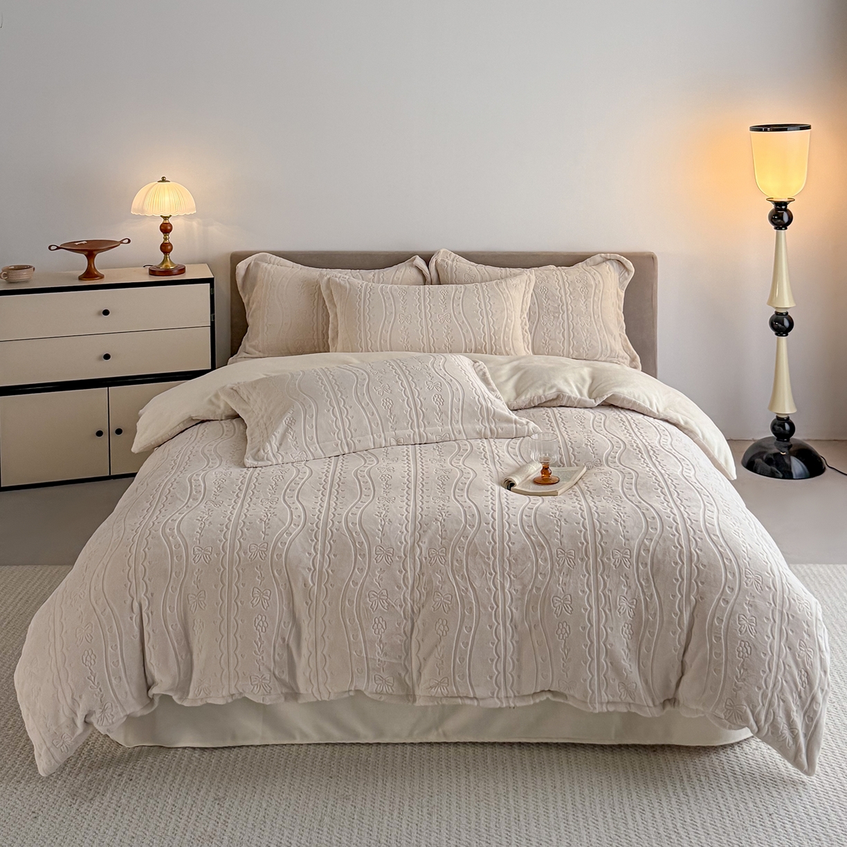 91家纺网 家纺一手货源 找家纺 锦罗绣 2025新款全消光烂花230克牛奶绒四件套 梦幻花园