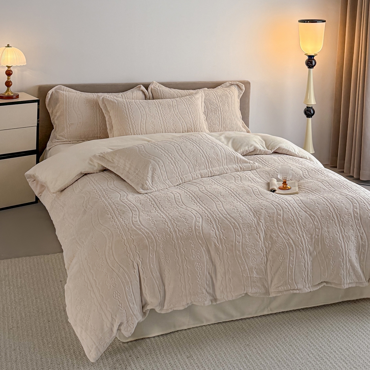 91家纺网 家纺一手货源 找家纺 锦罗绣 2025新款全消光烂花230克牛奶绒四件套 梦幻花园