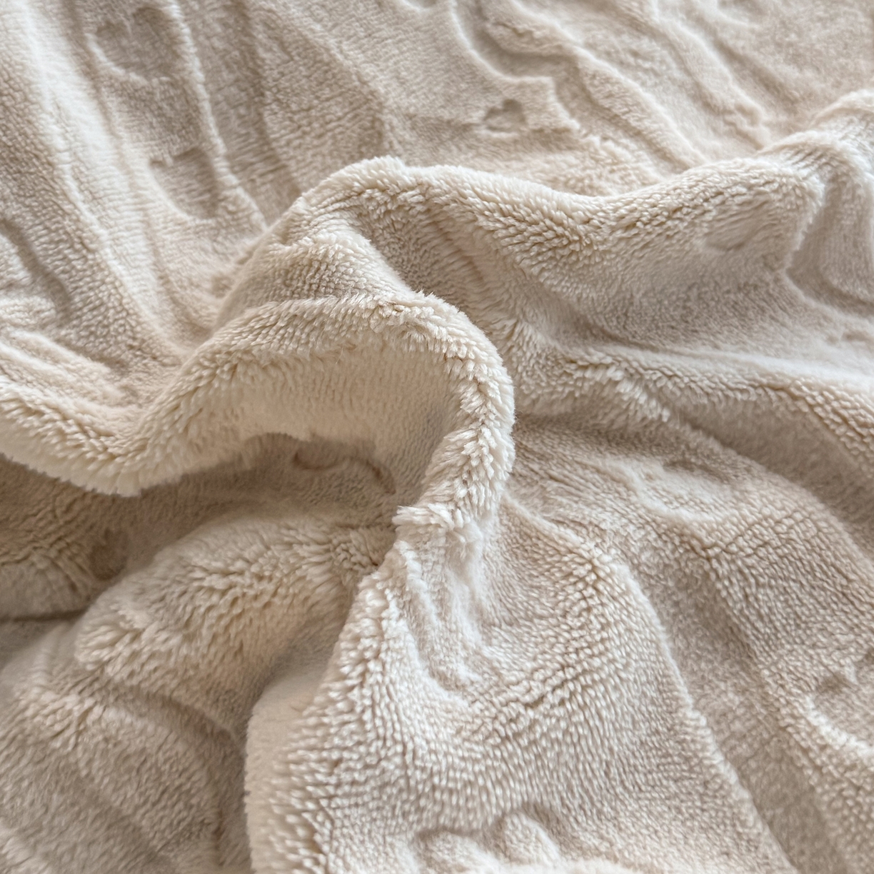 91家纺网 家纺一手货源 找家纺 锦罗绣 2025新款全消光烂花230克牛奶绒四件套 梦幻花园