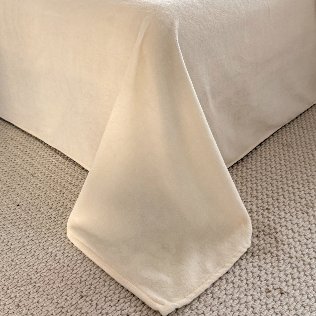 91家纺网 家纺一手货源 找家纺 锦罗绣 2025新款全消光烂花230克牛奶绒四件套 梦幻花园