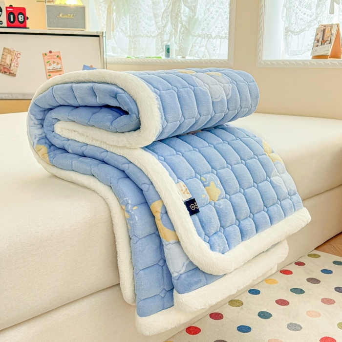 91家纺网 家纺一手货源 找家纺 爱屋及屋 2025新款牛奶绒印花床垫-大床款 蓝天白云