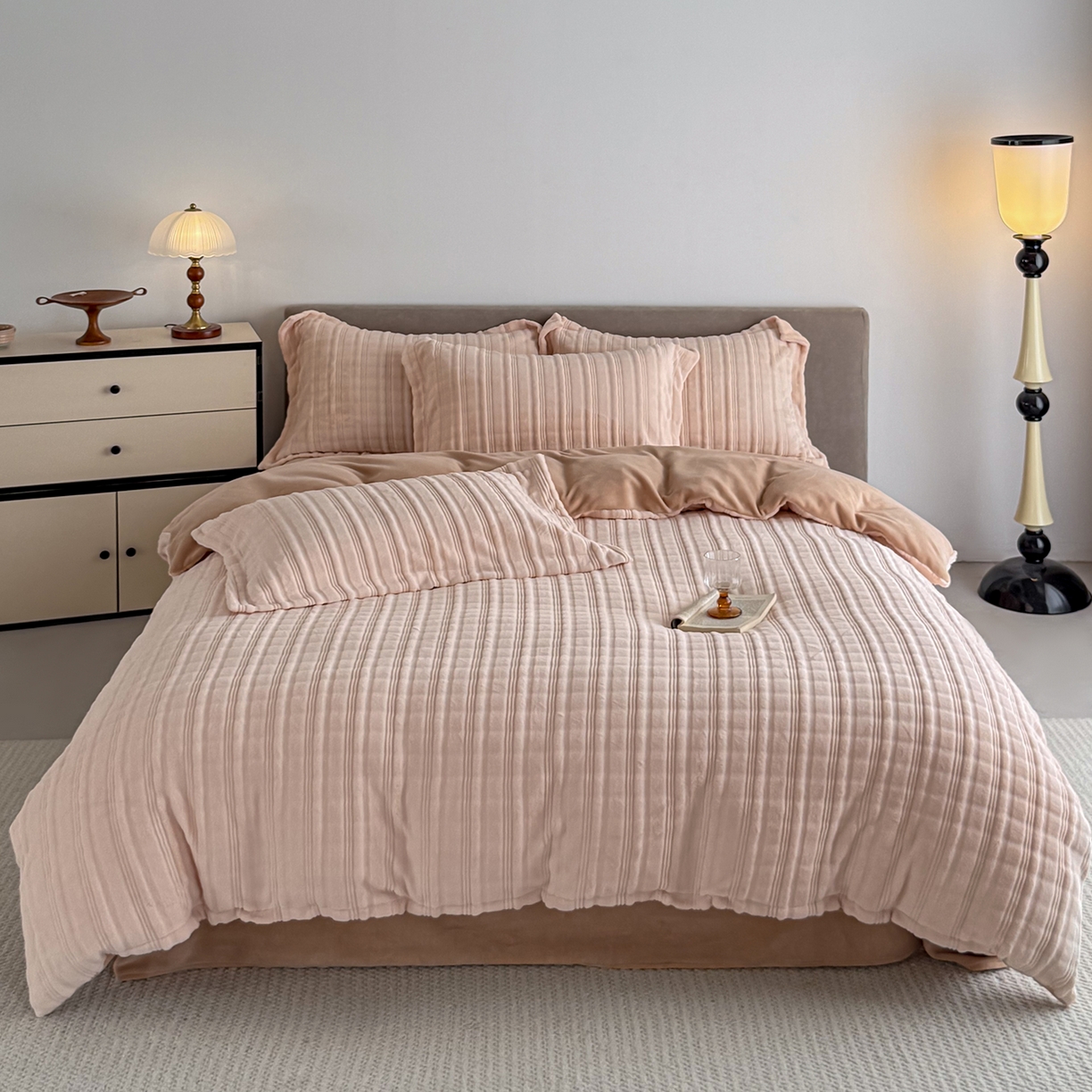 91家纺网 家纺一手货源 找家纺 锦罗绣 2025新款全消光烂花230克牛奶绒四件套 向阳而生