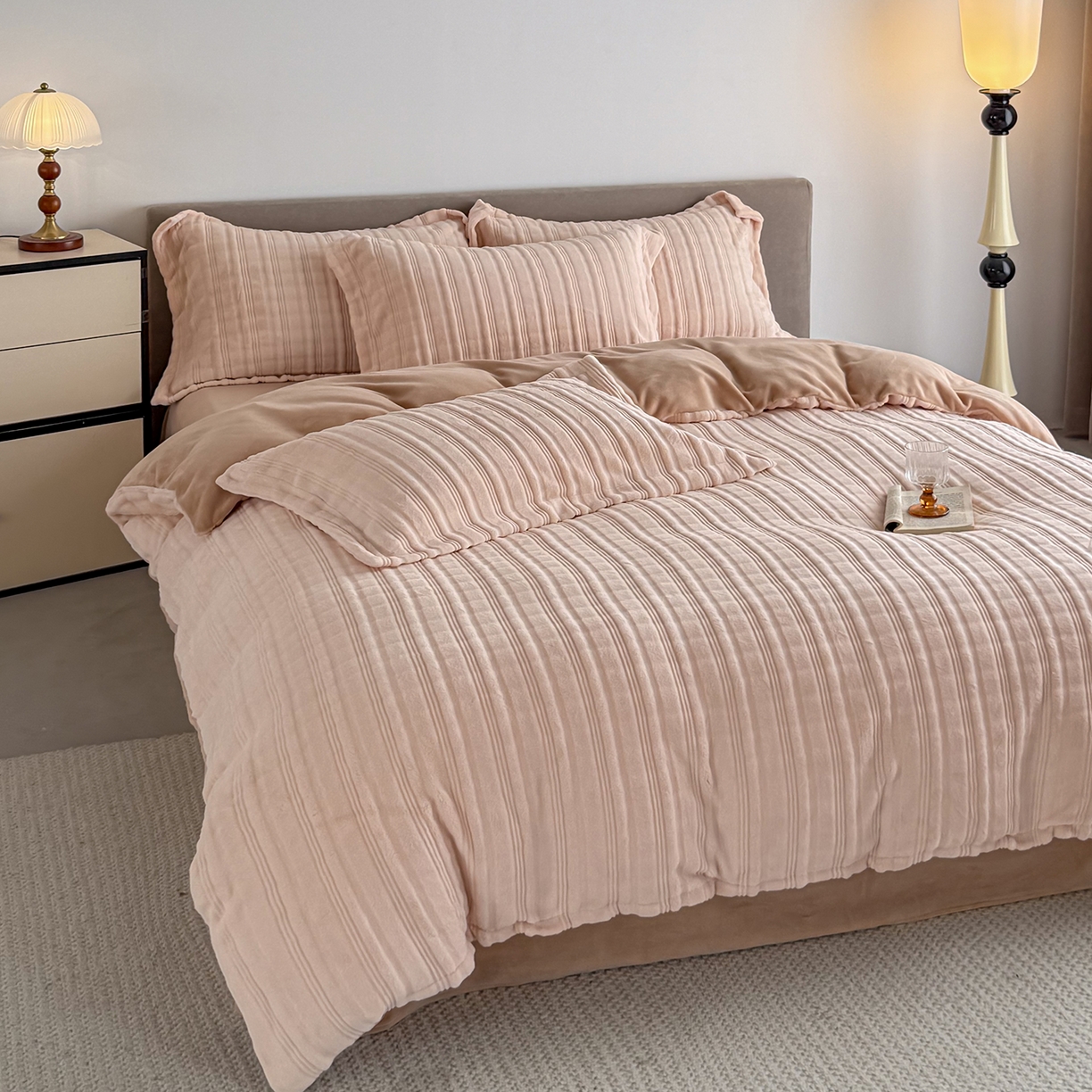 91家纺网 家纺一手货源 找家纺 锦罗绣 2025新款全消光烂花230克牛奶绒四件套 向阳而生