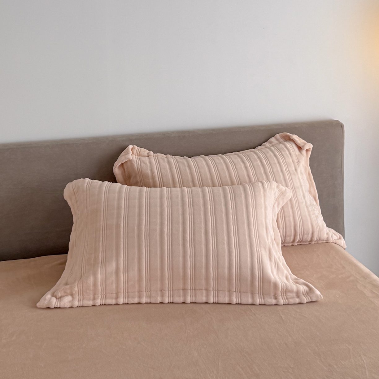 91家纺网 家纺一手货源 找家纺 锦罗绣 2025新款全消光烂花230克牛奶绒四件套 向阳而生