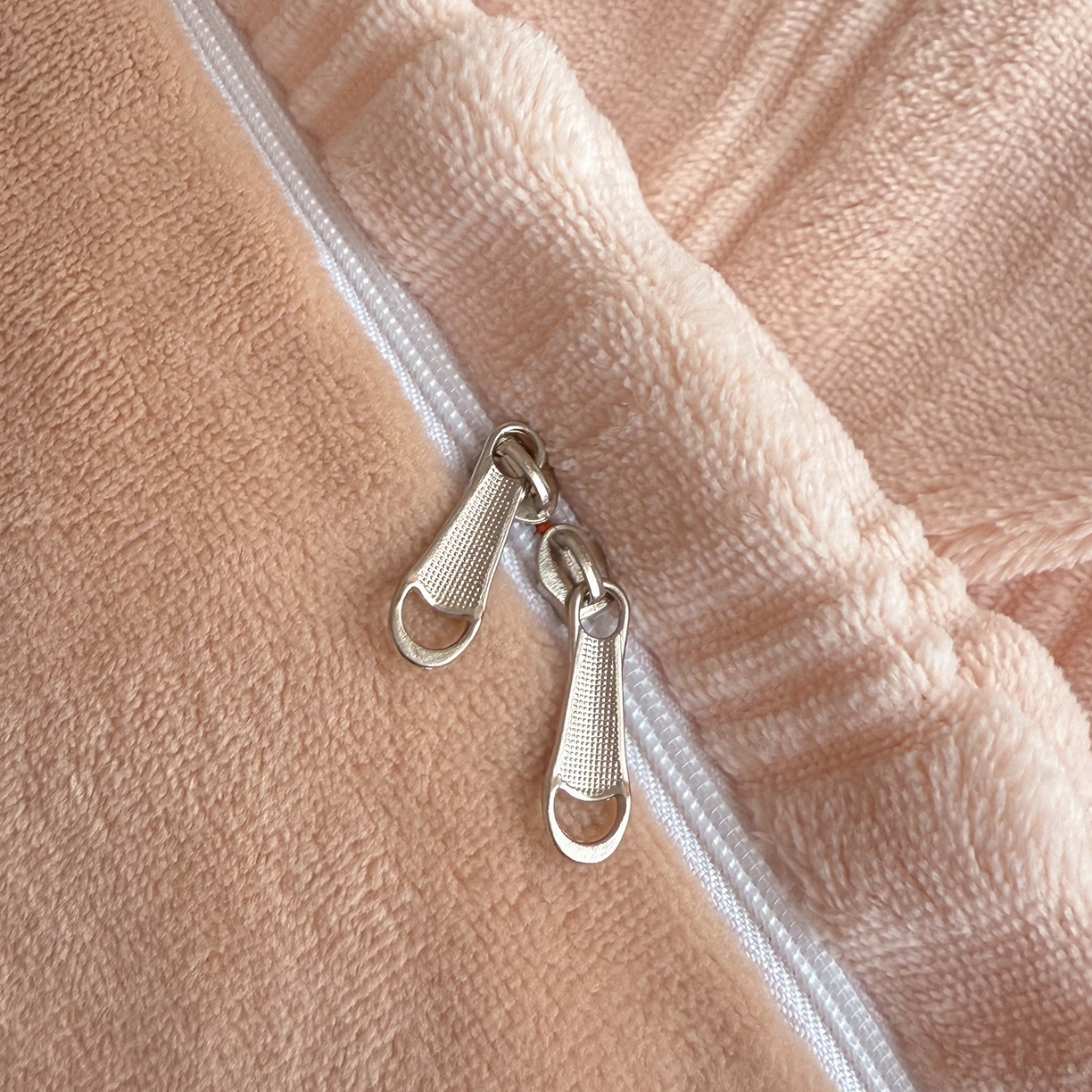 91家纺网 家纺一手货源 找家纺 锦罗绣 2025新款全消光烂花230克牛奶绒四件套 向阳而生