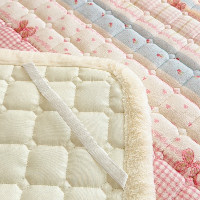 91家纺网 家纺一手货源 找家纺 爱屋及屋 2025新款牛奶绒印花床垫-大床款 暖漾甜梦