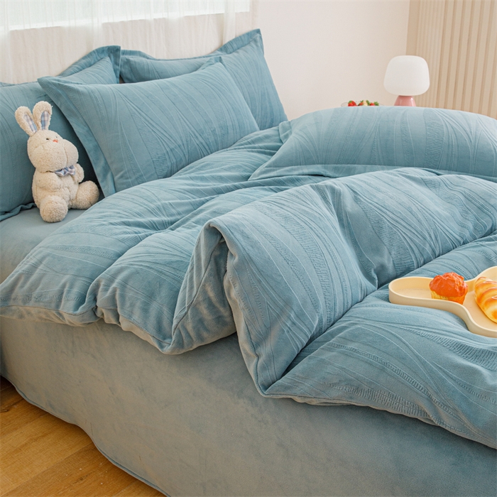 91家纺网 家纺一手货源 找家纺 锦罗绣 2025新款全消光烂花230克牛奶绒四件套 几何-蓝